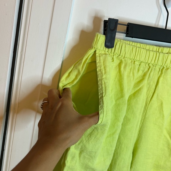 Flax Electric Green Linen Capris - Picture 4 of 6